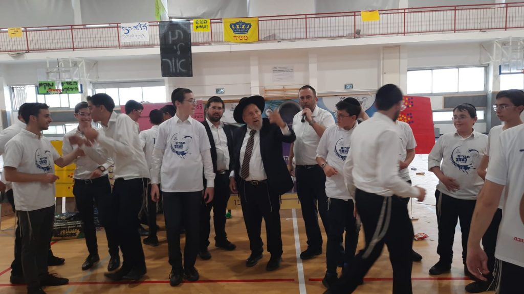 צפו: פעילות קייטנת דרכי חינוך לילדי החיידרים