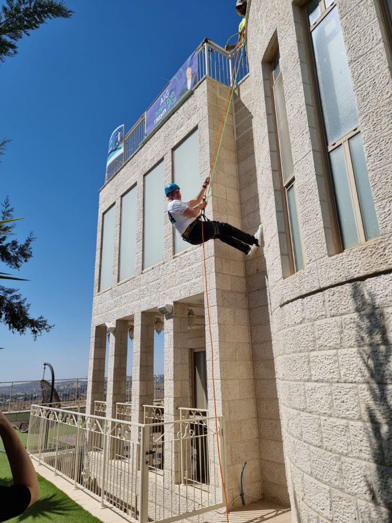 בדרך לגינס: טוקר שבר שיא בשידור חי • צפו: