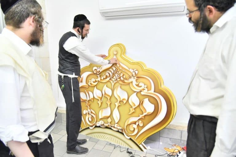 ההכנות לקראת הגעת האדמו"ר מויז'ניץ לאלעד