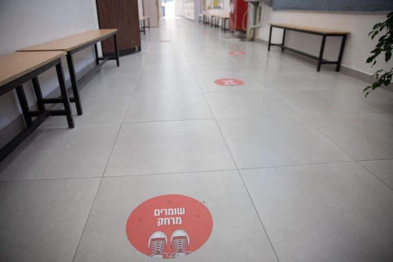 "שרת החינוך שאשא ביטון מכחישת קורונה"