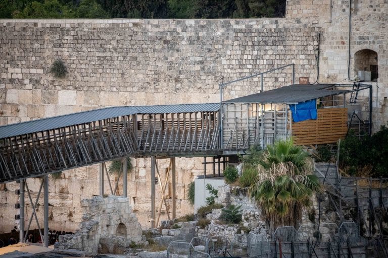 גשר המוגרבים, הכותל המערבי