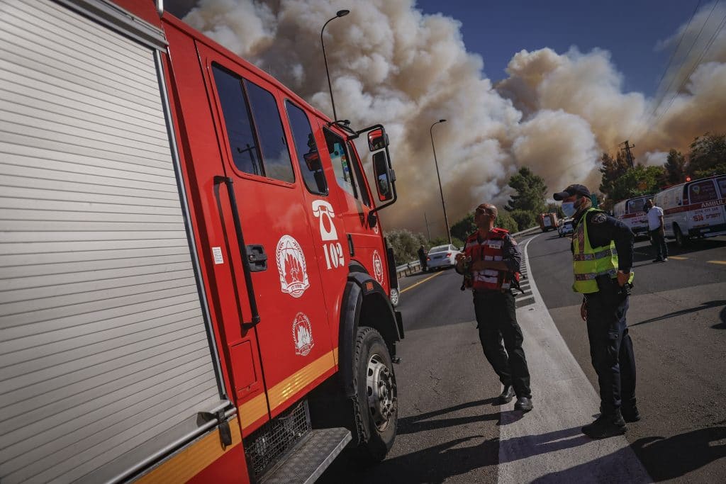 שריפת ענק בהרי ירושלים: תושבי 6 יישובים פונו