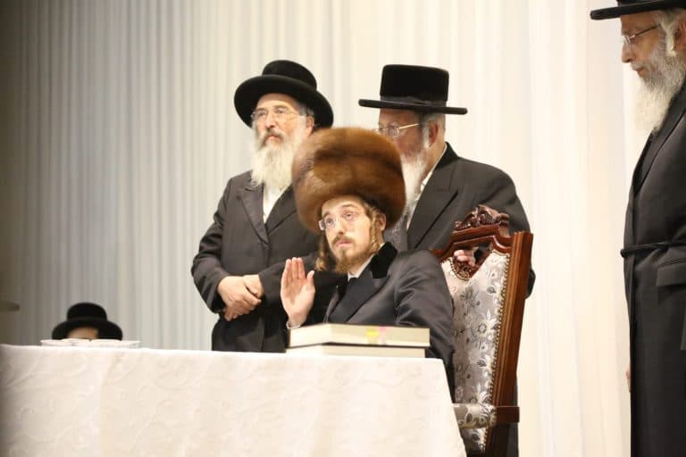 האדמו"ר מסדיגורה ערך טיש יארצייט • גלריה