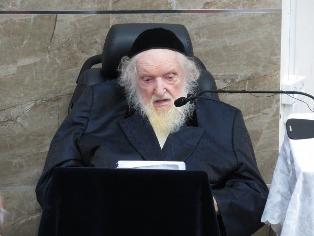 הגר"מ שטרנבוך שוחרר מביה"ח והגיע למסור שיעור 'פתיחה' בהיכל הישיבה