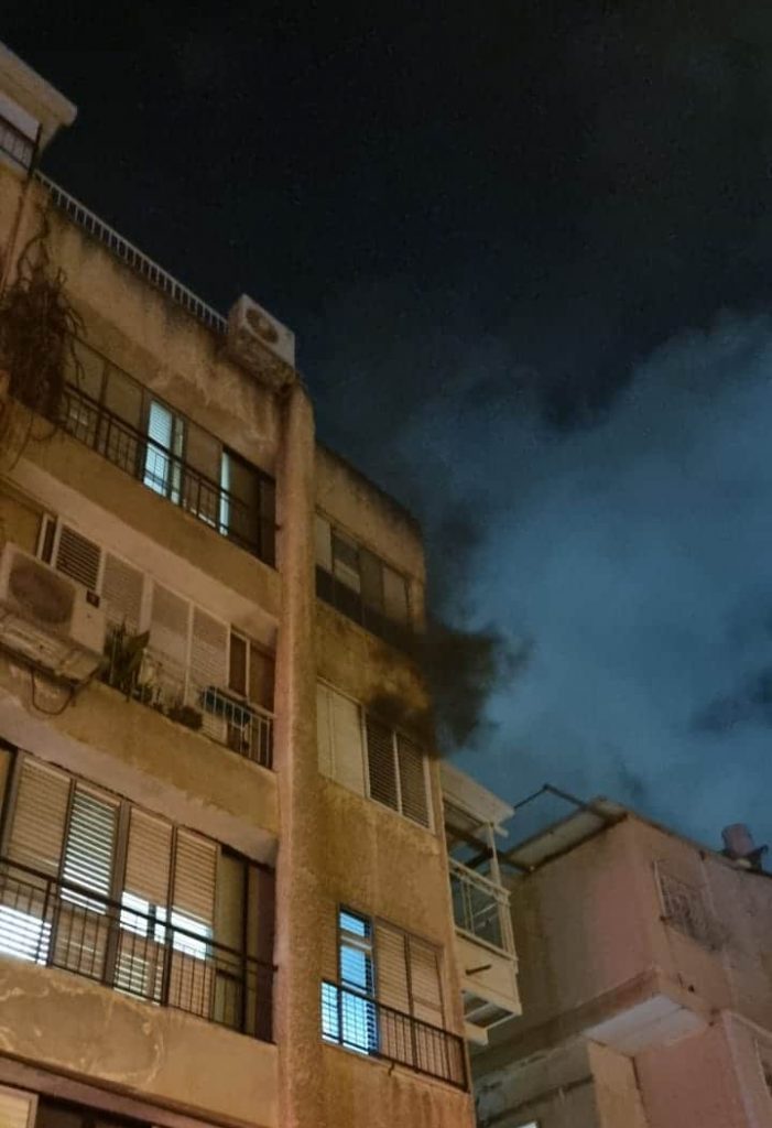 בני ברק: שריפה פרצה הלילה בבית מגורים, אין נפגעים בני ברק: שריפה פרצה הלילה בבית מגורים, אין נפגעים