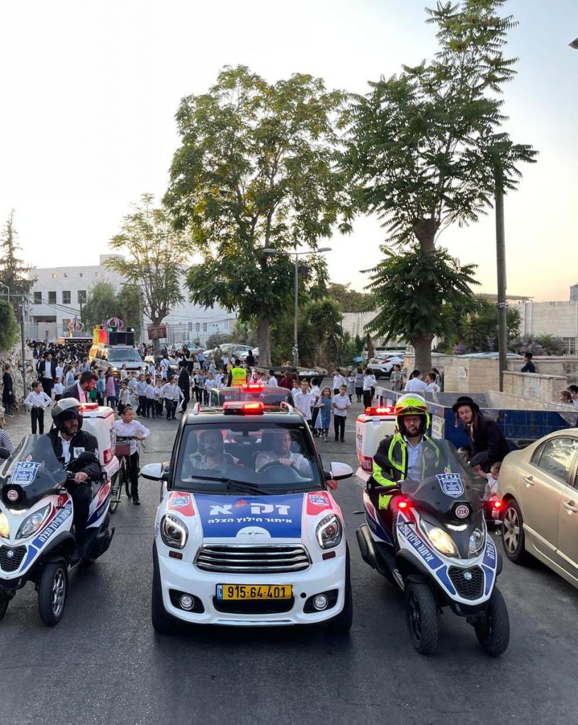 הנגיד הכניס את ספר התורה לגמ"ח האבלים של זק"א • גלריה