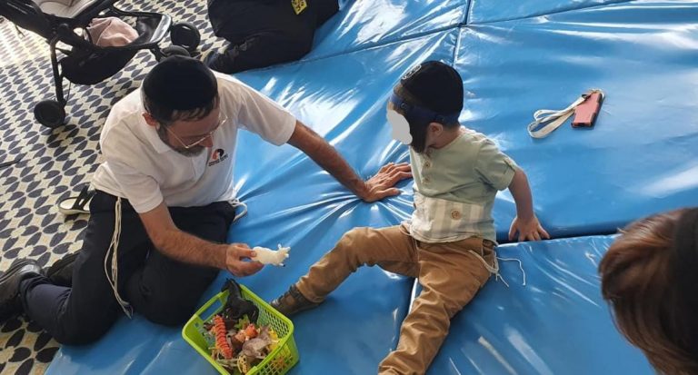 עשרות תינוקות בעלי נכויות נפשו עם הוריהם בצפון