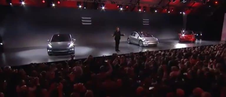 בישראל מתגברות התלונות, ובארה"ב נפתחה חקירה נגד יצרנית הרכב החשמלי