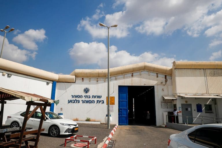 "אין ביסוס לחשד שהאסירים קיבלו סיוע מבפנים"