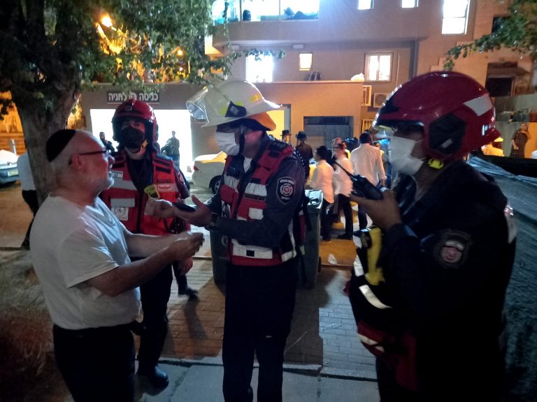 הדרמה הלילית בבני ברק: עשרות משפחות פונו למלון