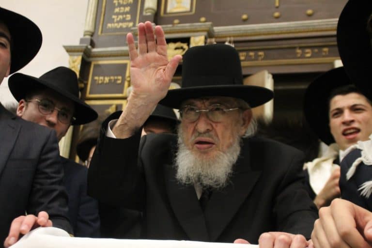 הגרב"מ אזרחי בהתקפות שניות בהיכל ישיבתו "עטרת ישראל" / צילום: באדיבות המצלם