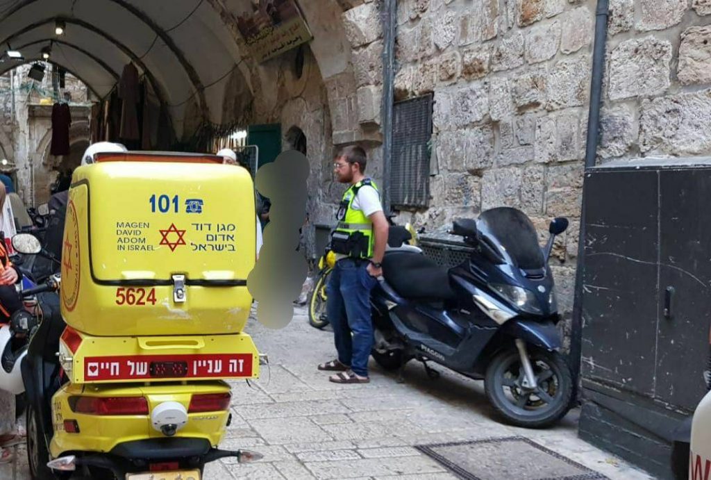 חשד לפיגוע בירושלים: שוטר נדקר בשער האריות