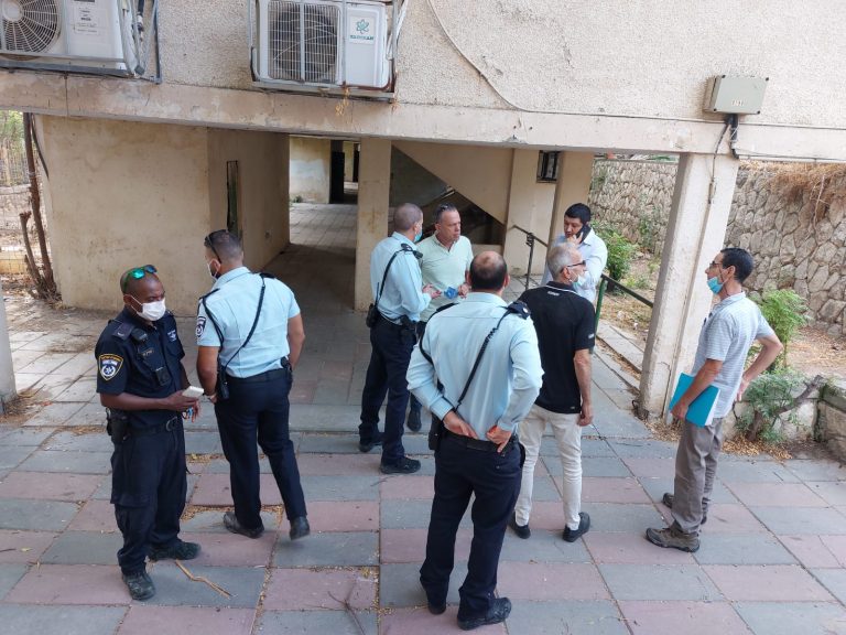 בניין בבית שמש פונה לאחר שהחל לקרוס