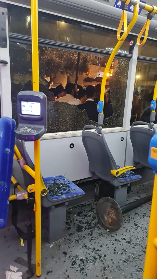 ערבים השליכו מוט ברזל לעבר אוטובוס אגד בירושלים