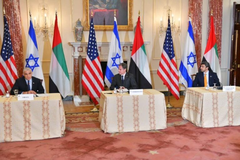 בלינקן ללפיד: "אם אירן לא תשנה את דרכה, נבחן גם אפשרויות אחרות"