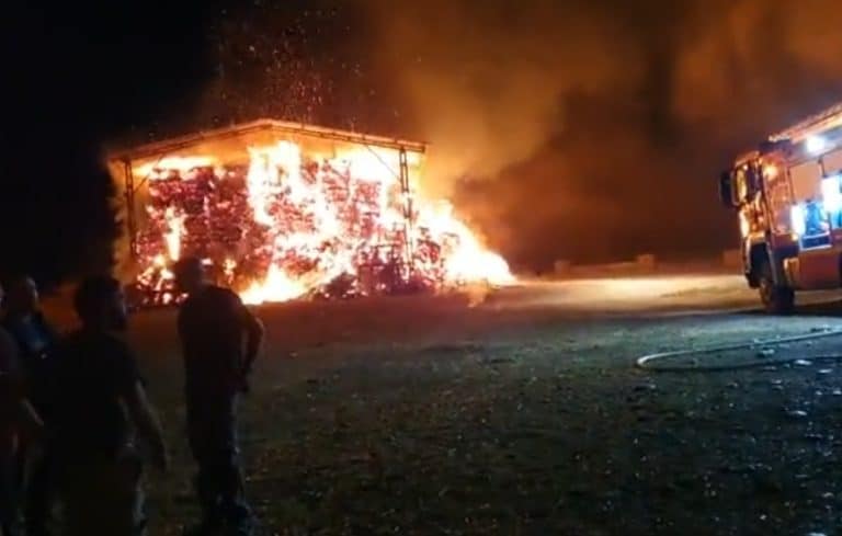 המתבן של קיבוץ שניר באצבע הגליל הוצת
