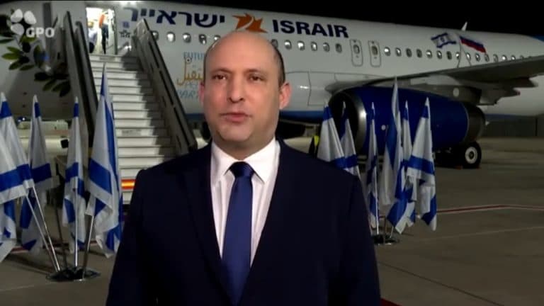 בנט נחת ברוסיה לקראת פגישתו עם פוטין בסוצ'י