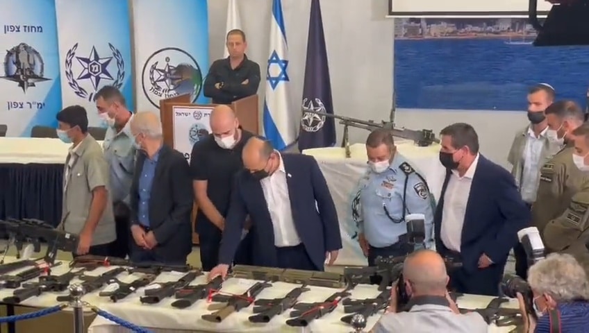 ראש הממשלה נחשף למאות הנשקים שנתפסו