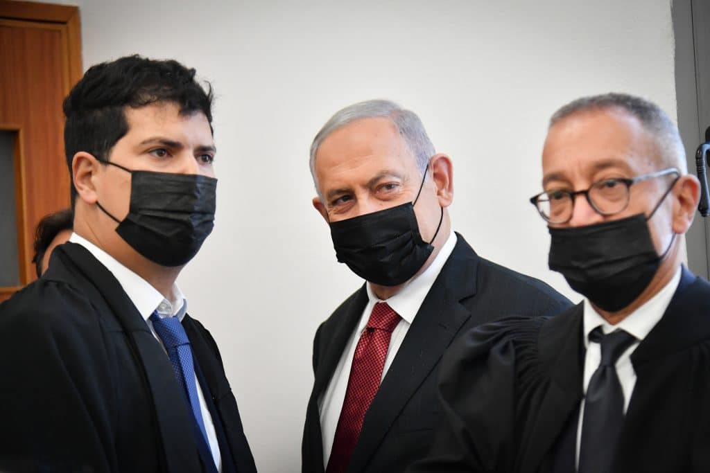 פרקליטי נתניהו צפויים לבקש את עצירת המשפט