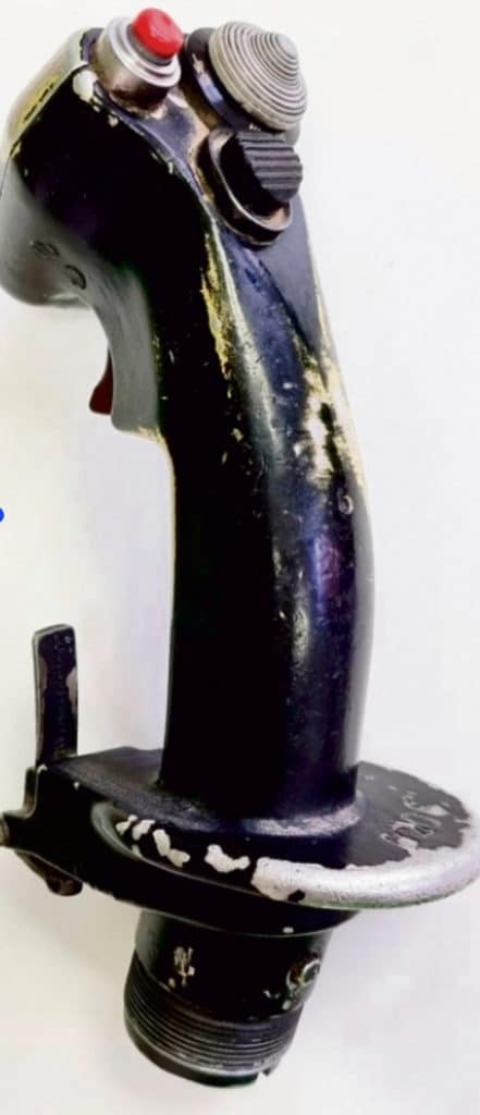 סטיק המטוס שתקף את הכור העיראקי עומד למכירה