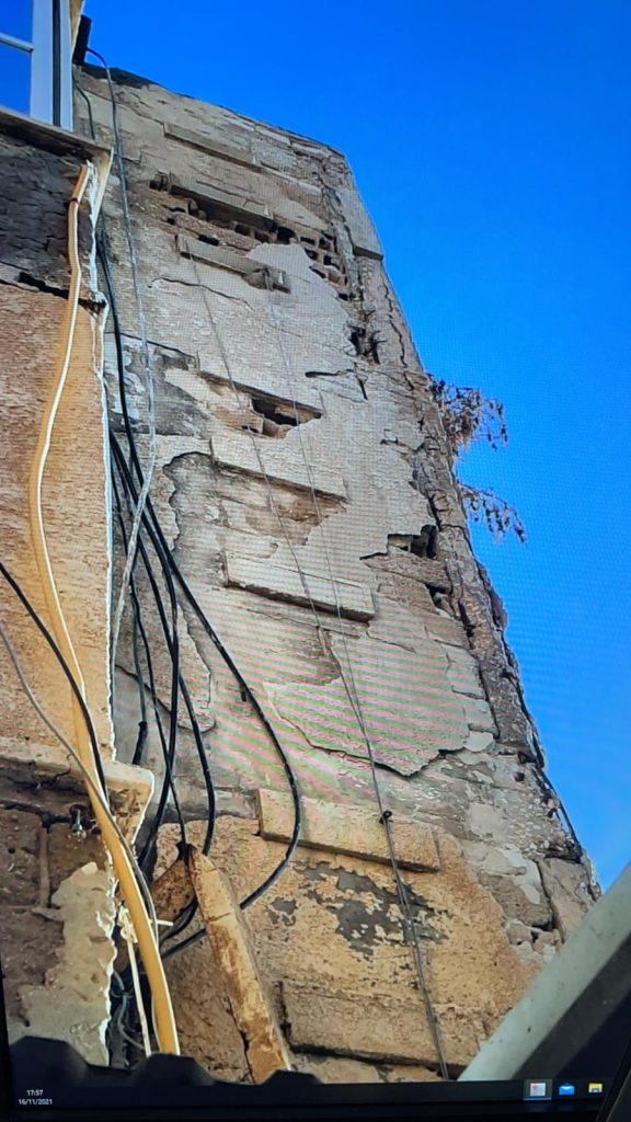 בת ים: 15 דיירים פונו מבניין בן ארבע קומות בעקבות סדקים והתפוררות