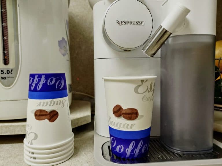 כוסות שתיה חמה קרטון מכונת קפה