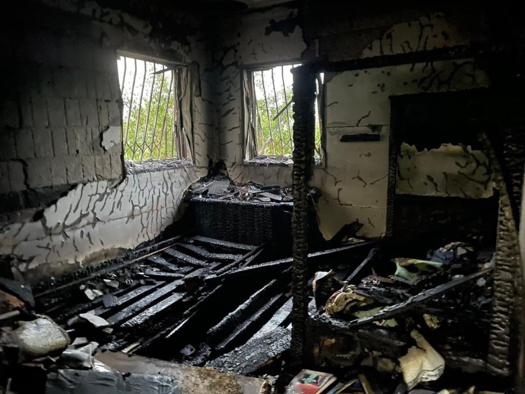 שריפה פרצה בדירה בפתח תקווה: ארבעה נפגעים פונו