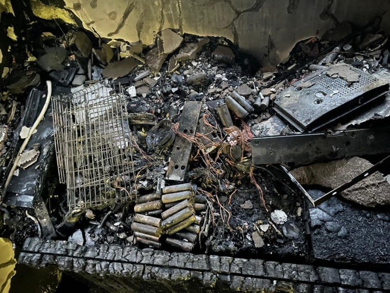 שריפה פרצה בדירה בפתח תקווה: ארבעה נפגעים פונו