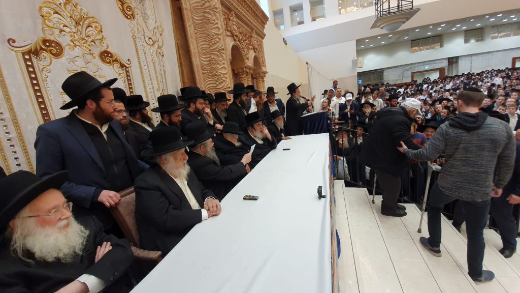 אלפי ילדי בני ברק בראשות גדו"י בביהמ"ד ויז'ניץ