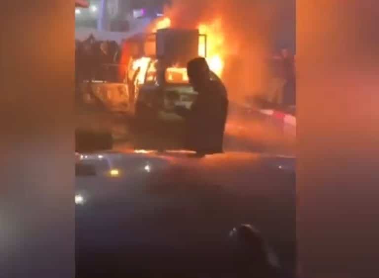 ישראלים נכנסו בטעות לרמאללה ורכבם הוצת