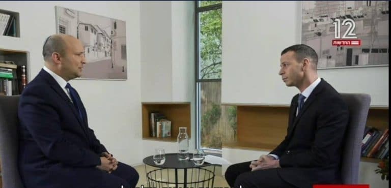 "בכל פעם שבנט מנסה להמריא, קופצת שערורייה"