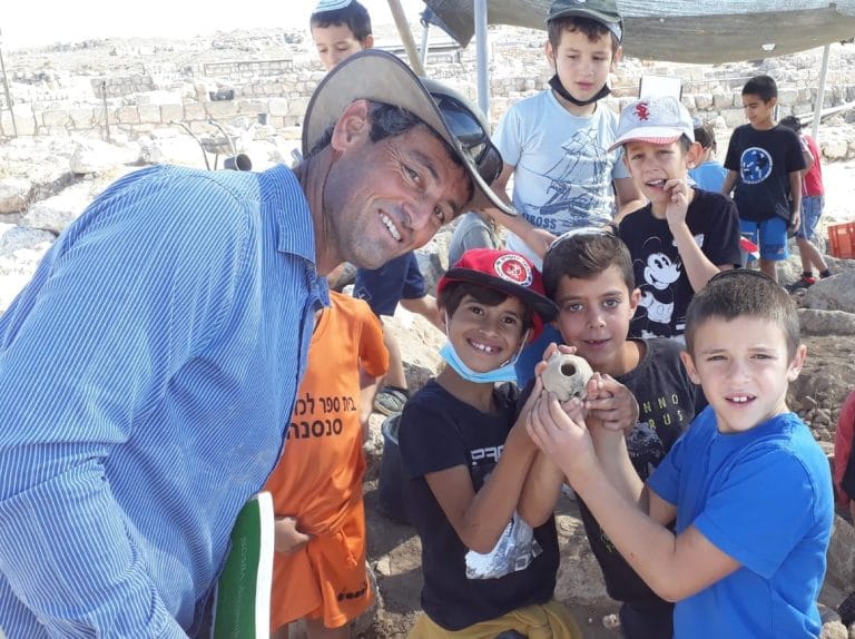 רגע לפני חנוכה: נר בן 700 שנה נמצא בסוסיא הקדומה