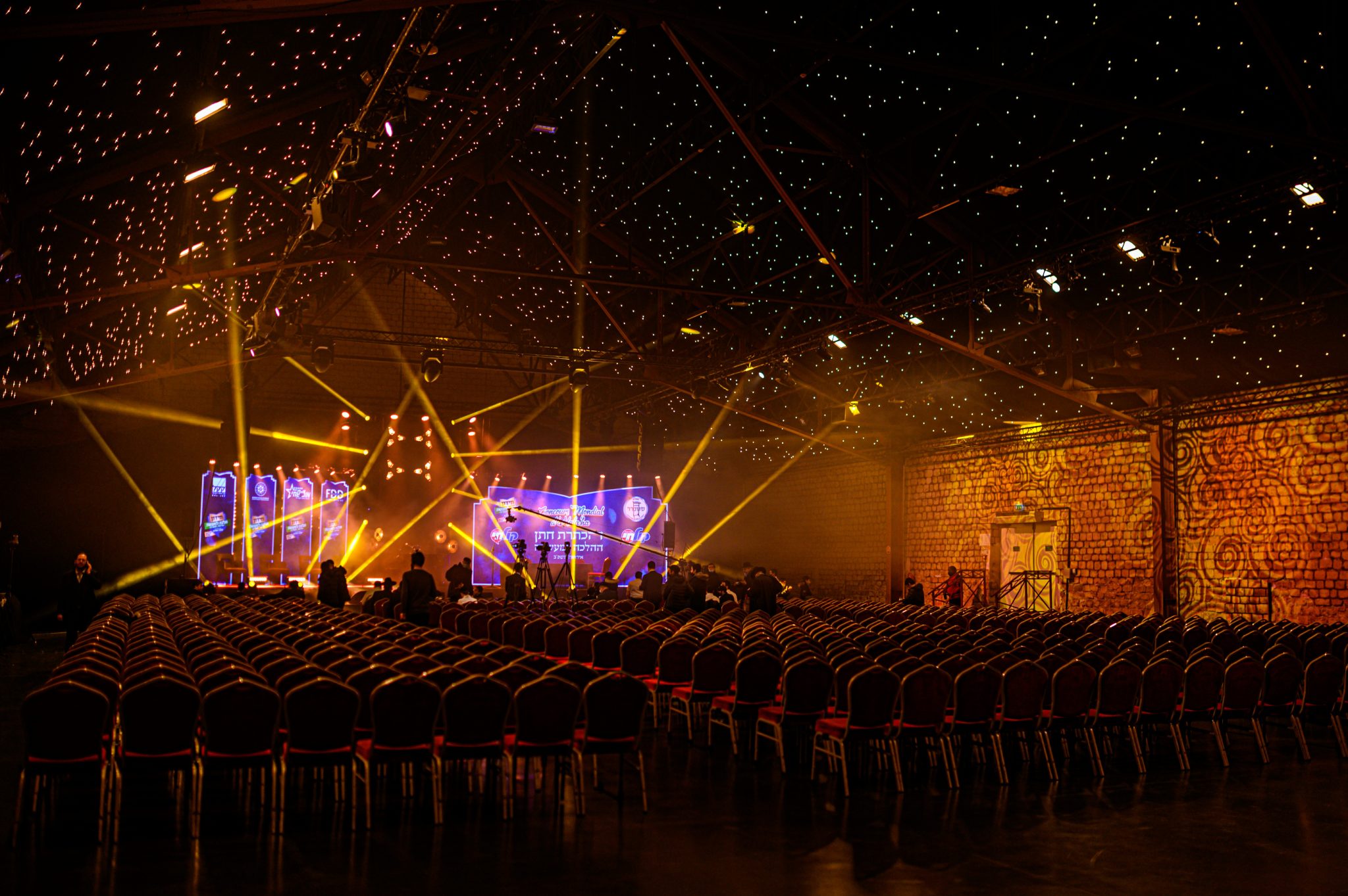 במעמד רב רושם: הרב שלמה קאהן הוכתר כחתן ההלכה של אירופה במעמד רב רושם: הרב שלמה קאהן הוכתר כחתן ההלכה של אירופה