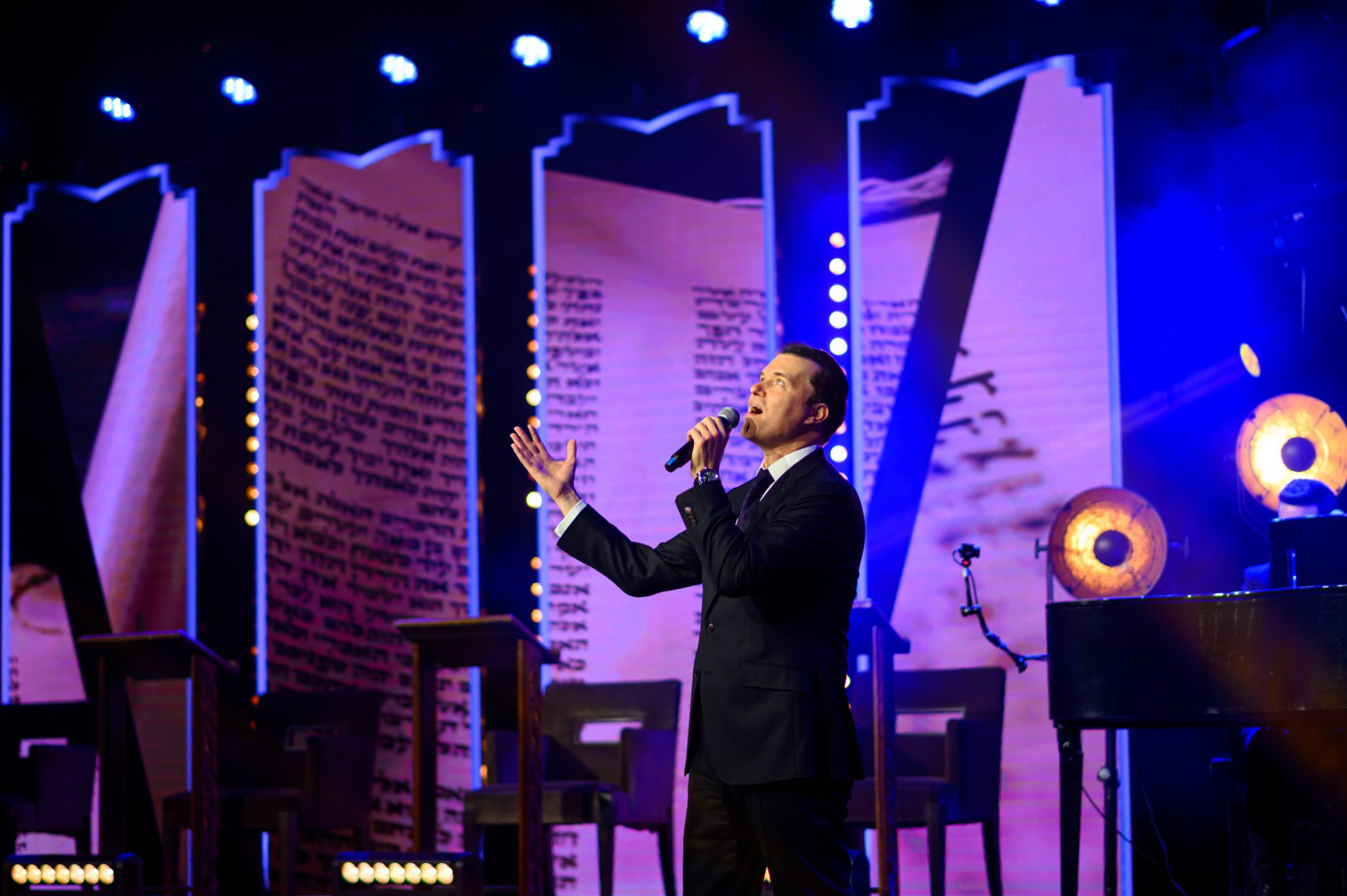 במעמד רב רושם: הרב שלמה קאהן הוכתר כחתן ההלכה של אירופה במעמד רב רושם: הרב שלמה קאהן הוכתר כחתן ההלכה של אירופה