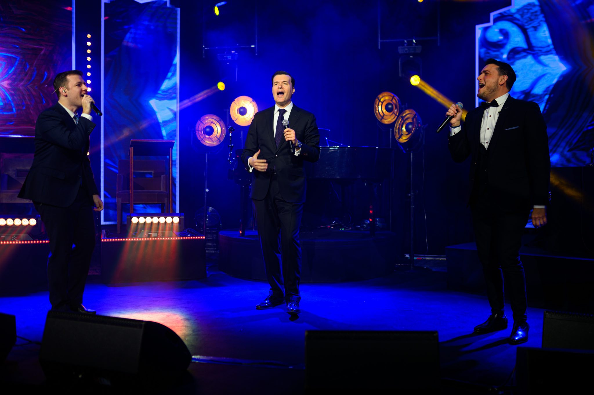 במעמד רב רושם: הרב שלמה קאהן הוכתר כחתן ההלכה של אירופה במעמד רב רושם: הרב שלמה קאהן הוכתר כחתן ההלכה של אירופה