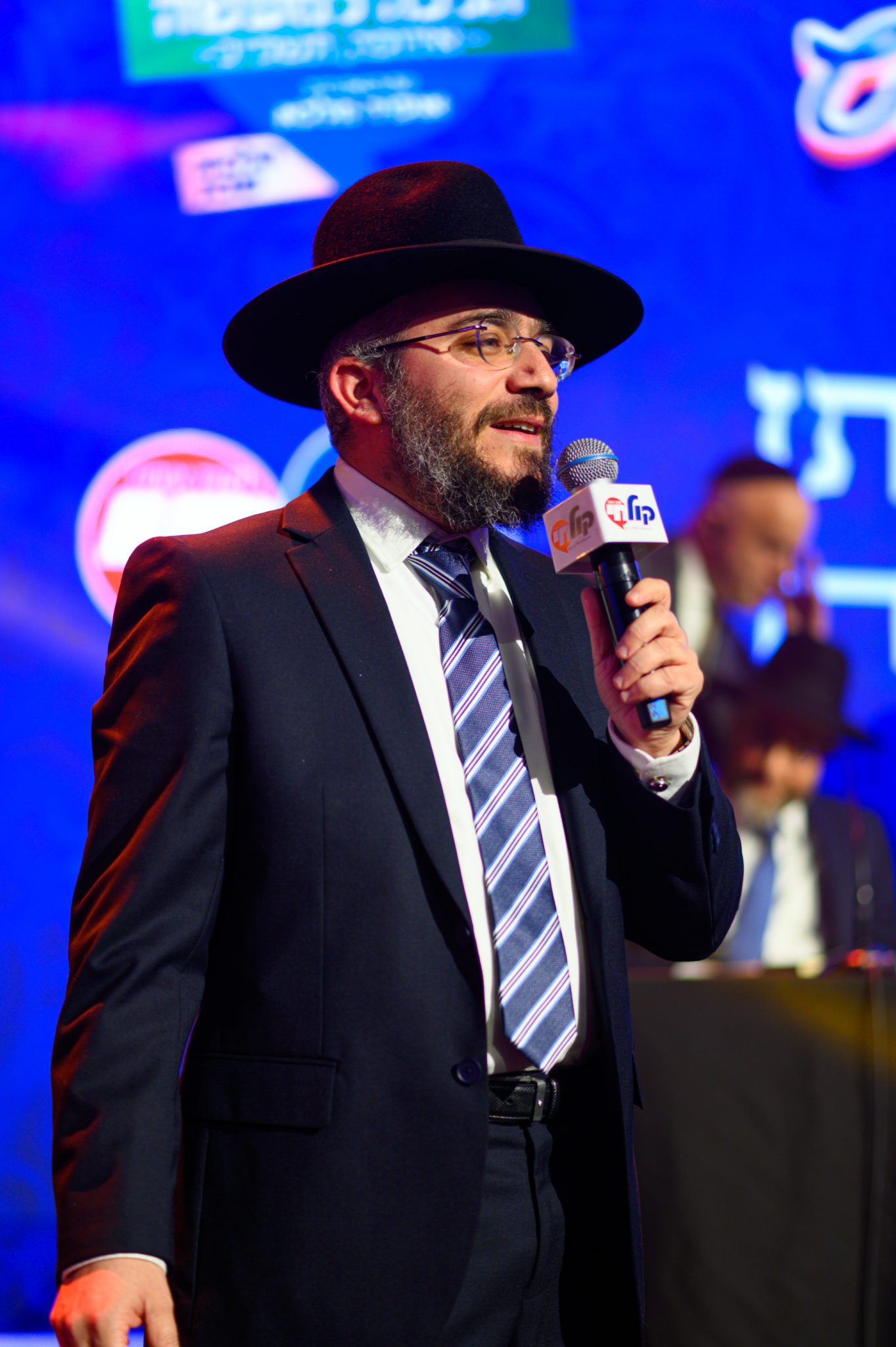 במעמד רב רושם: הרב שלמה קאהן הוכתר כחתן ההלכה של אירופה במעמד רב רושם: הרב שלמה קאהן הוכתר כחתן ההלכה של אירופה