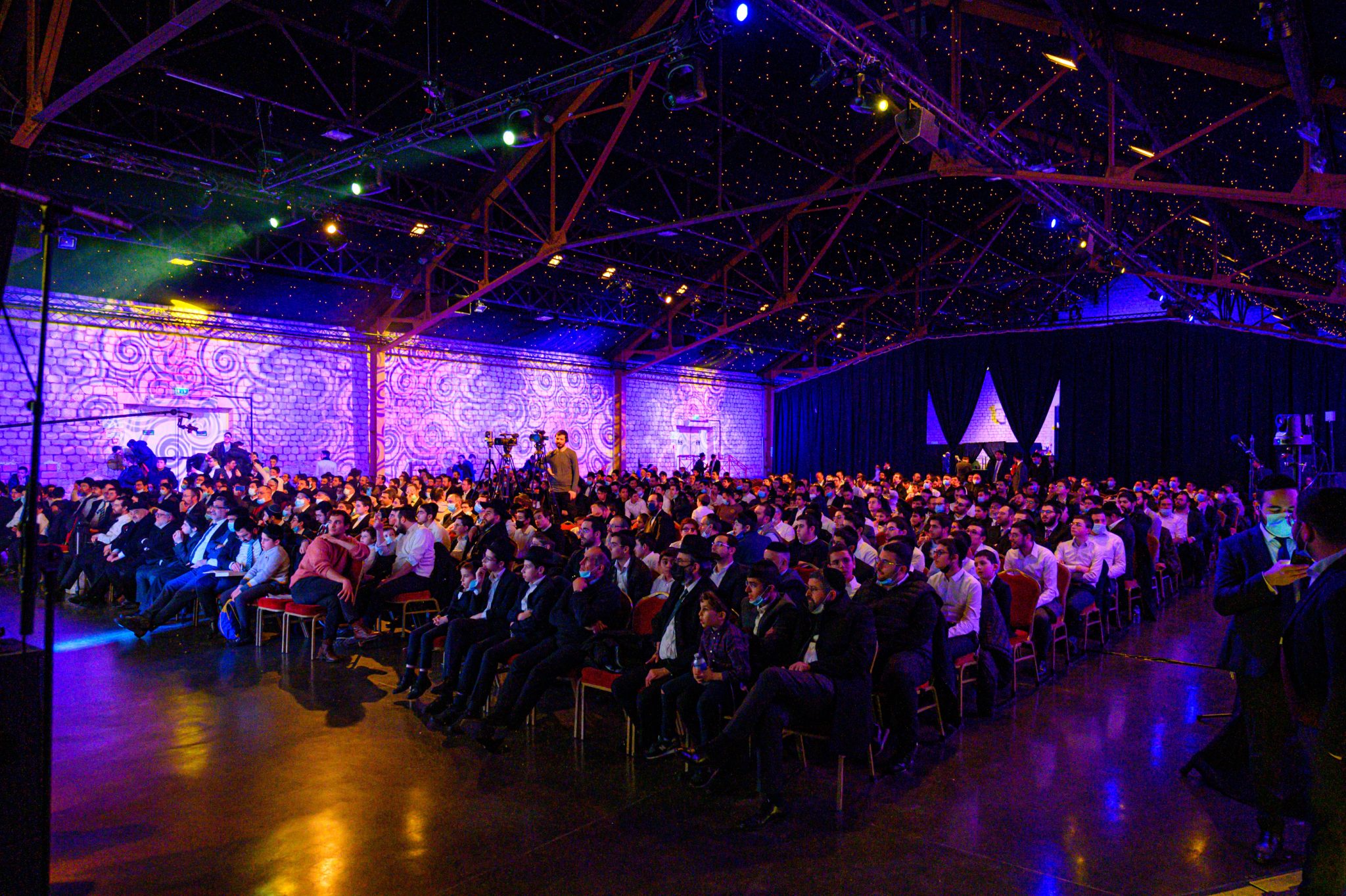 במעמד רב רושם: הרב שלמה קאהן הוכתר כחתן ההלכה של אירופה במעמד רב רושם: הרב שלמה קאהן הוכתר כחתן ההלכה של אירופה