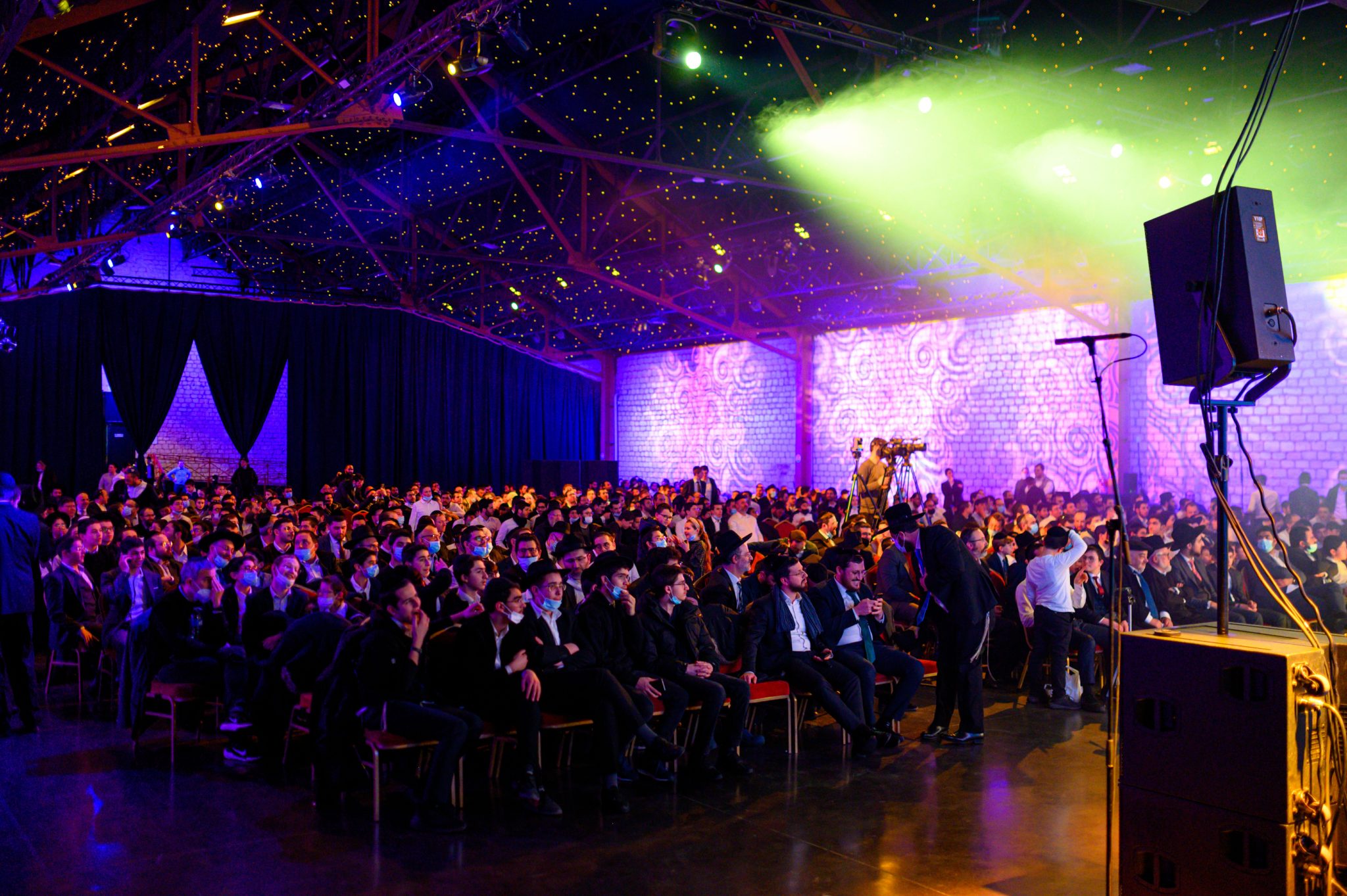 במעמד רב רושם: הרב שלמה קאהן הוכתר כחתן ההלכה של אירופה במעמד רב רושם: הרב שלמה קאהן הוכתר כחתן ההלכה של אירופה