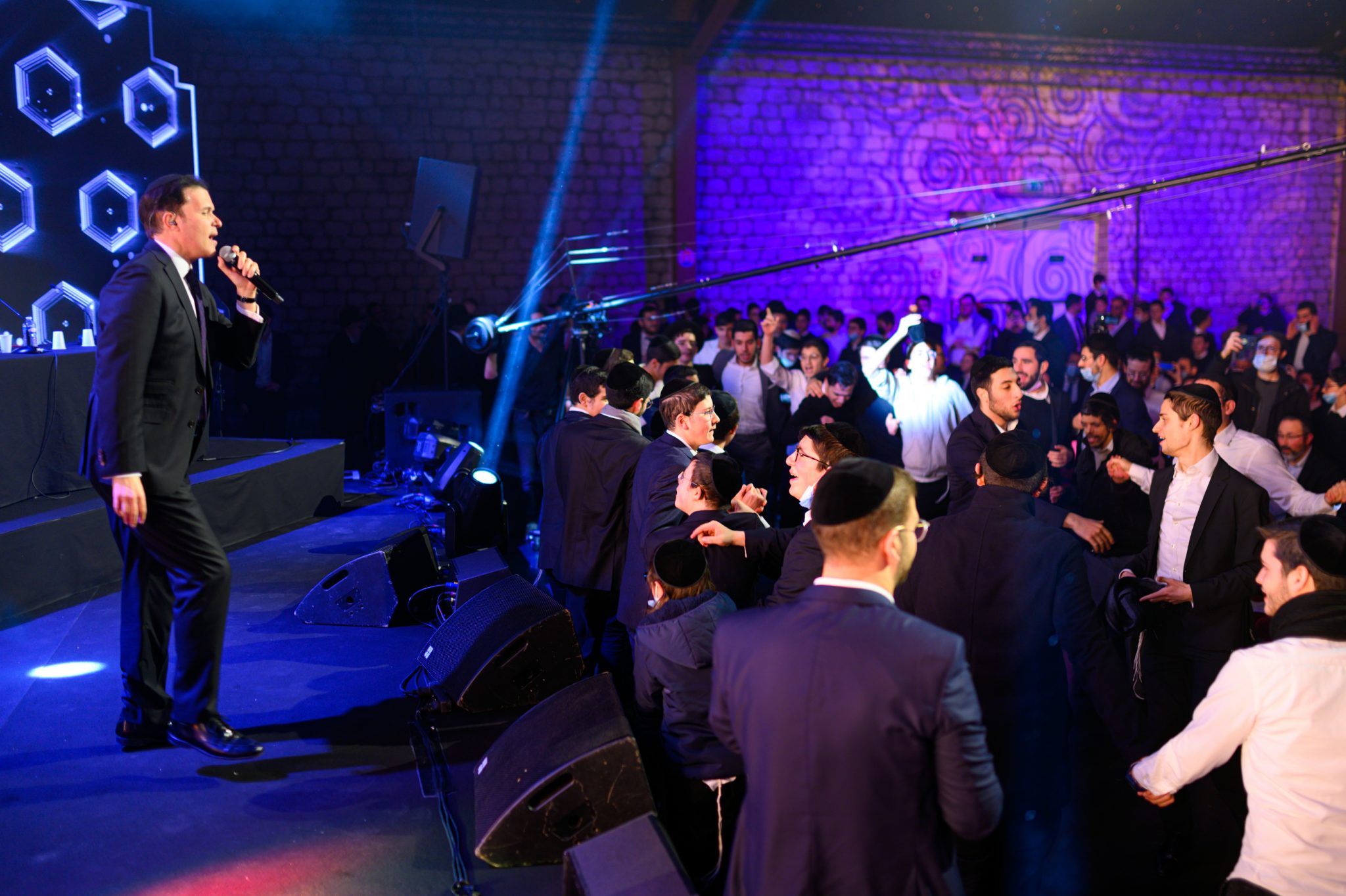 במעמד רב רושם: הרב שלמה קאהן הוכתר כחתן ההלכה של אירופה במעמד רב רושם: הרב שלמה קאהן הוכתר כחתן ההלכה של אירופה