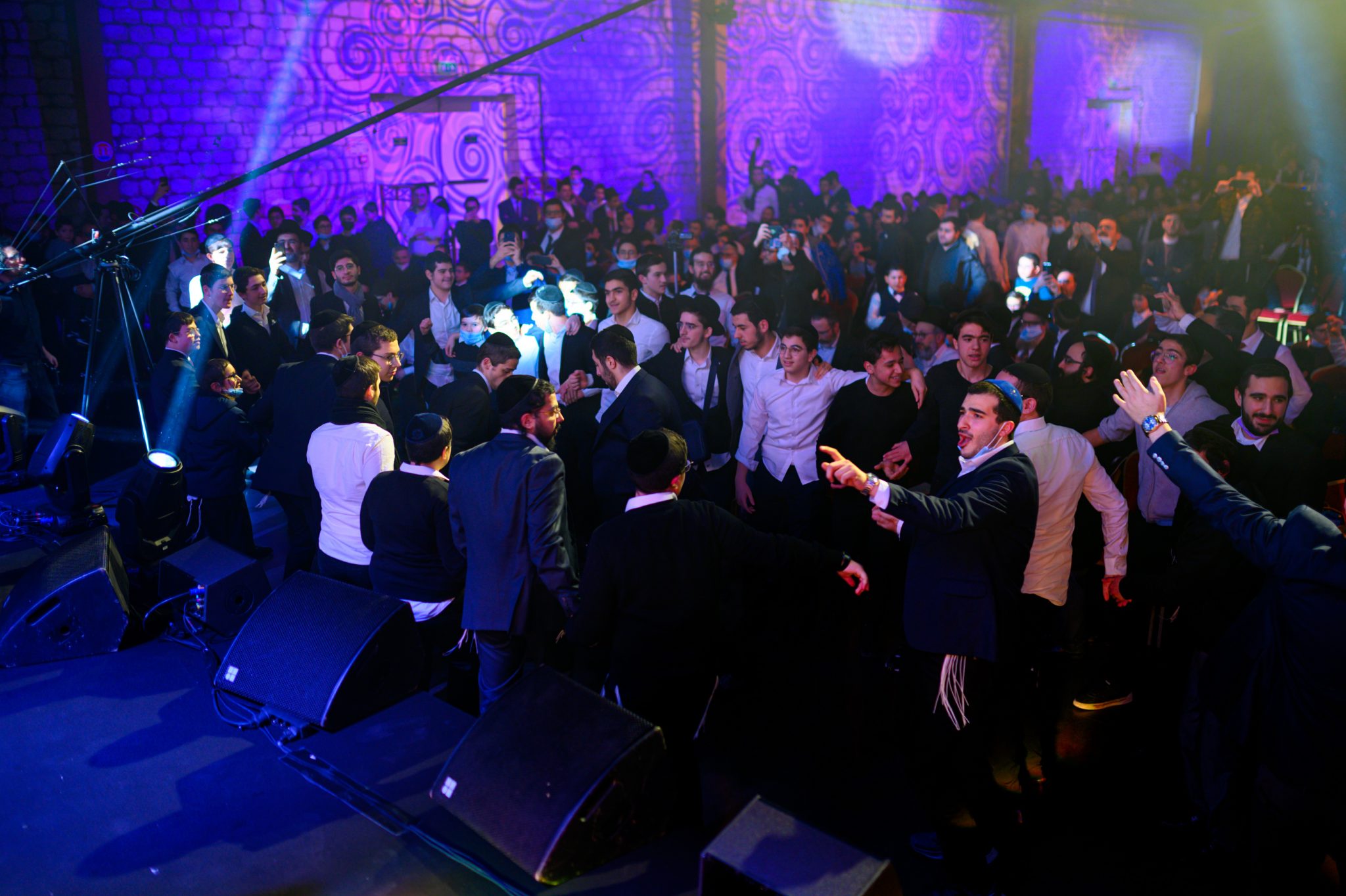 במעמד רב רושם: הרב שלמה קאהן הוכתר כחתן ההלכה של אירופה במעמד רב רושם: הרב שלמה קאהן הוכתר כחתן ההלכה של אירופה