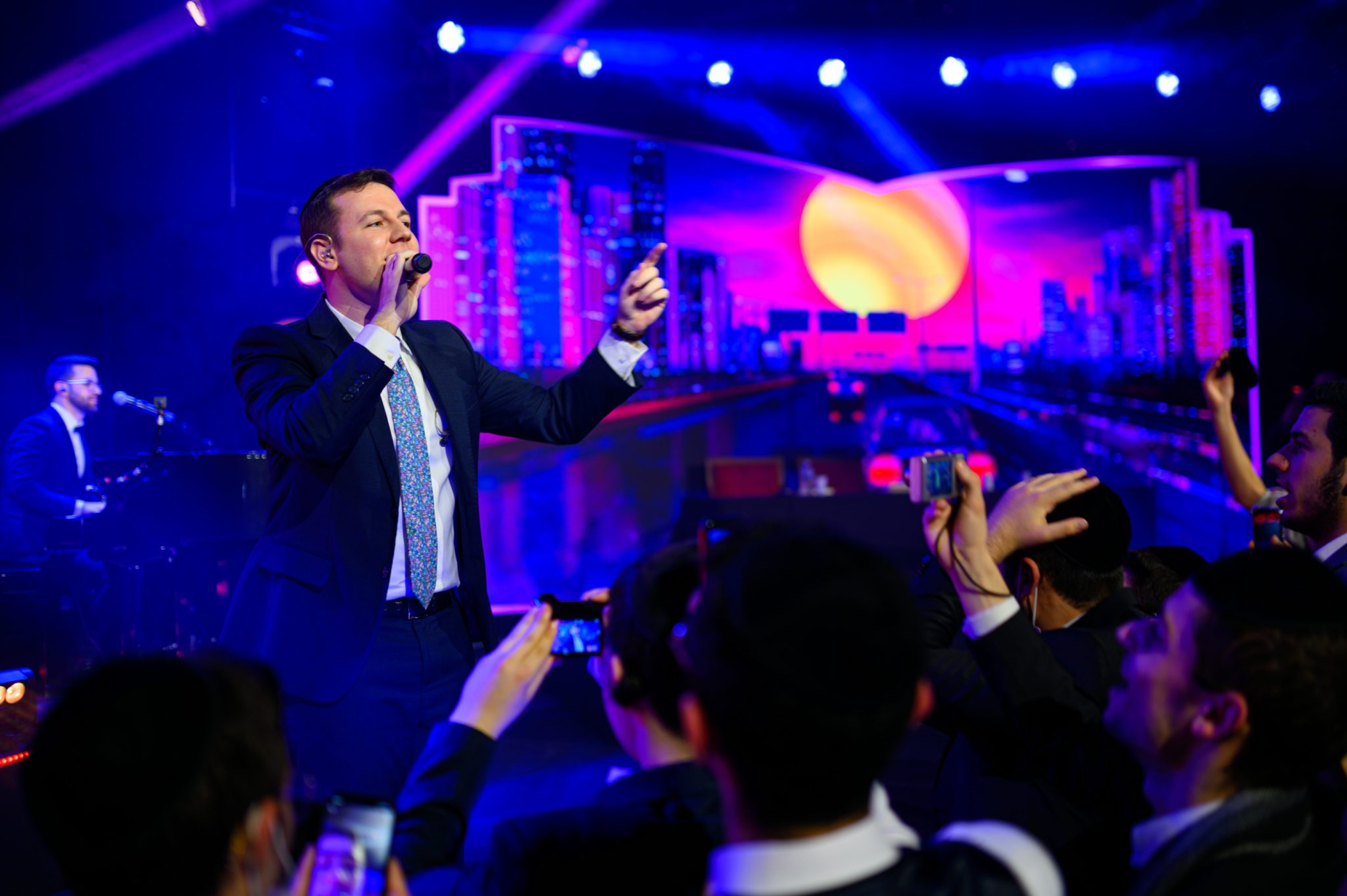 במעמד רב רושם: הרב שלמה קאהן הוכתר כחתן ההלכה של אירופה במעמד רב רושם: הרב שלמה קאהן הוכתר כחתן ההלכה של אירופה