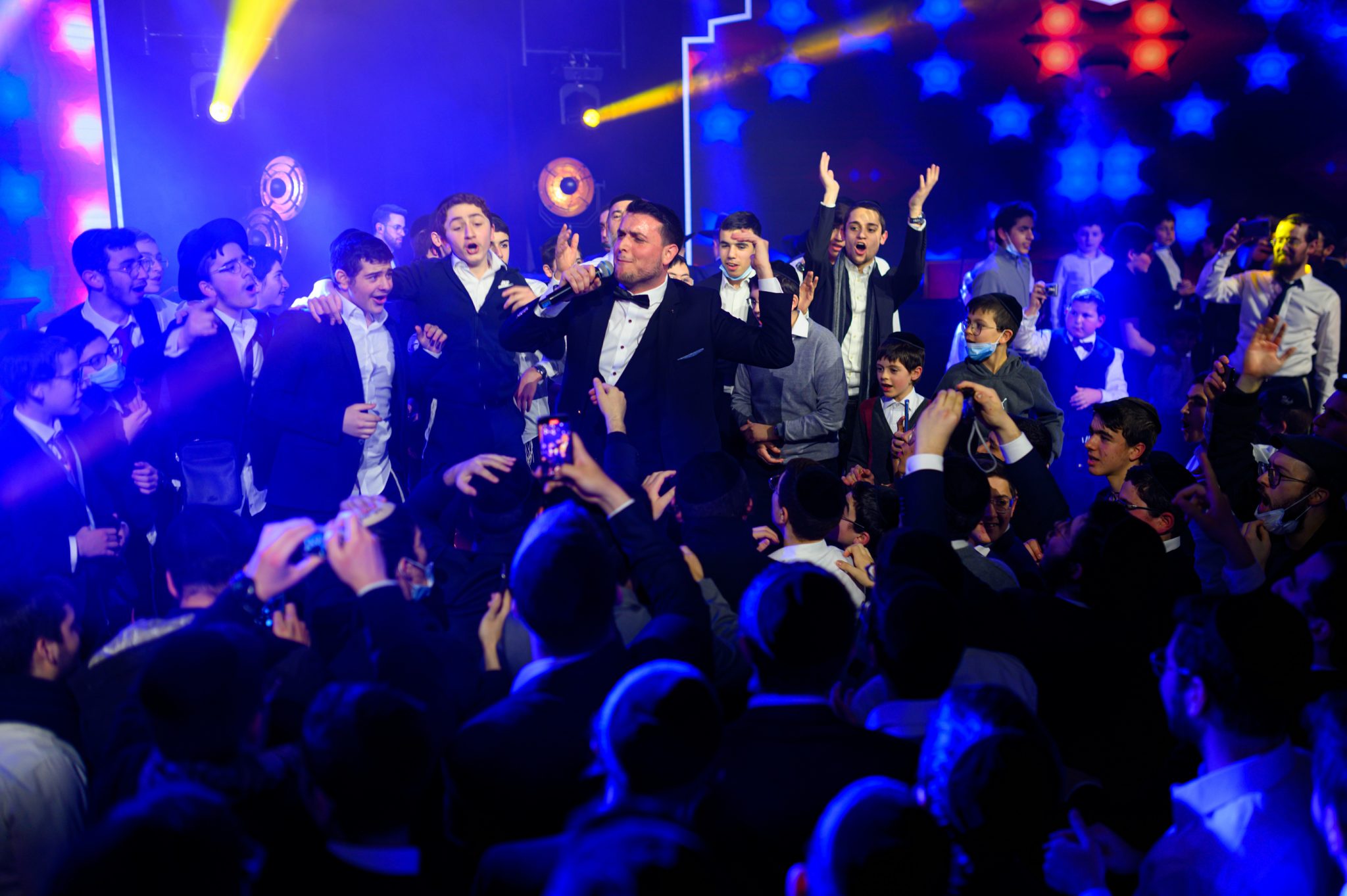 במעמד רב רושם: הרב שלמה קאהן הוכתר כחתן ההלכה של אירופה במעמד רב רושם: הרב שלמה קאהן הוכתר כחתן ההלכה של אירופה