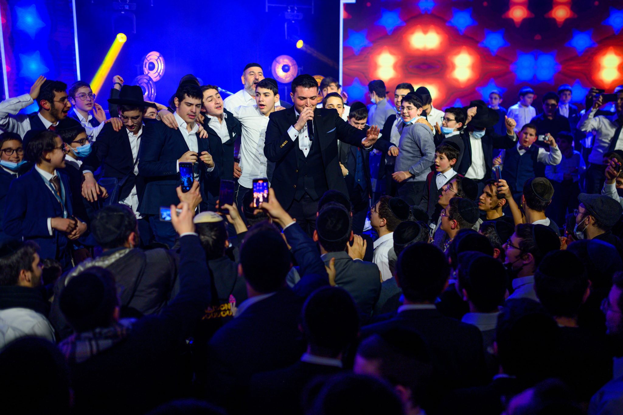 במעמד רב רושם: הרב שלמה קאהן הוכתר כחתן ההלכה של אירופה במעמד רב רושם: הרב שלמה קאהן הוכתר כחתן ההלכה של אירופה