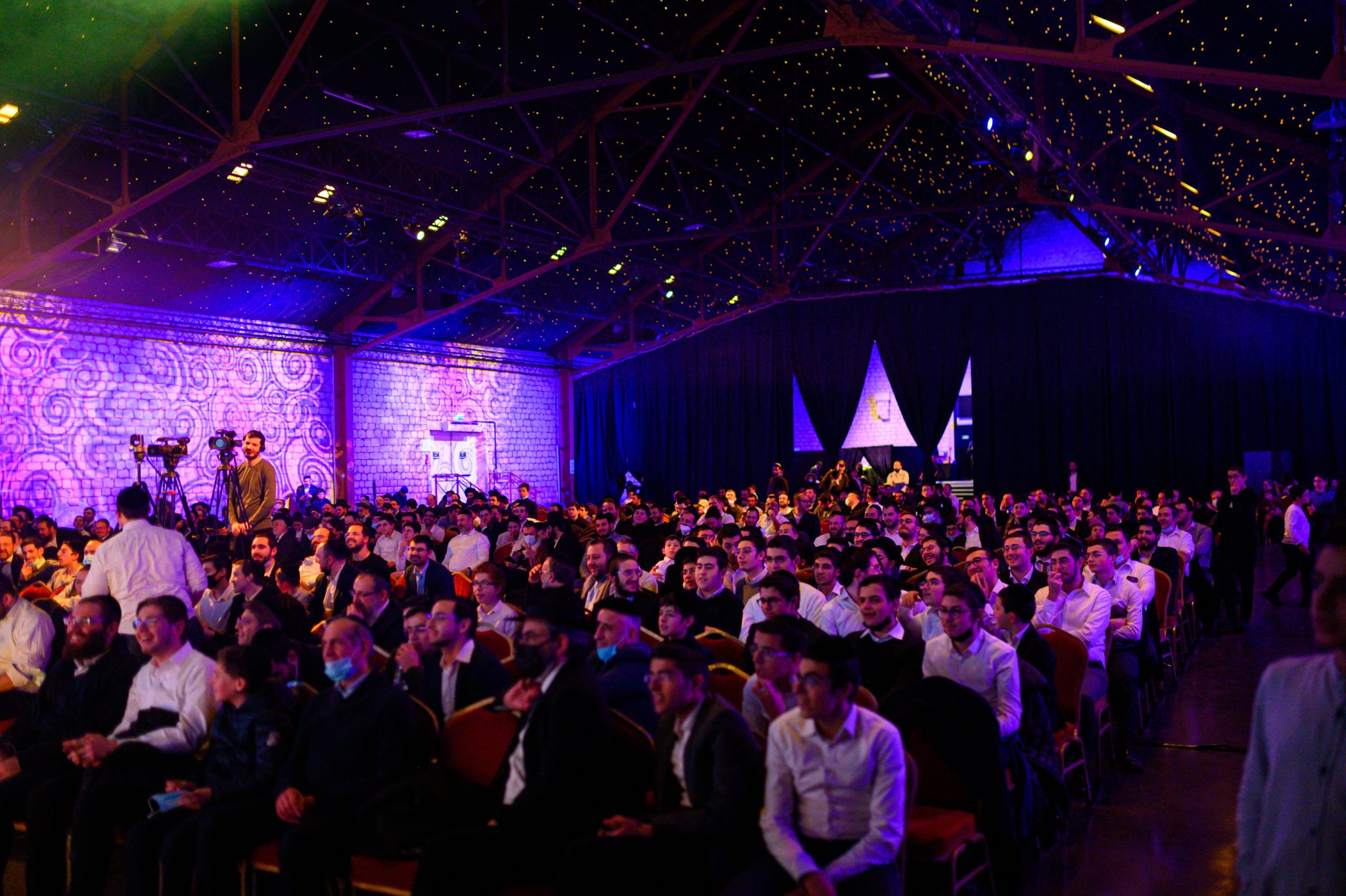 במעמד רב רושם: הרב שלמה קאהן הוכתר כחתן ההלכה של אירופה במעמד רב רושם: הרב שלמה קאהן הוכתר כחתן ההלכה של אירופה