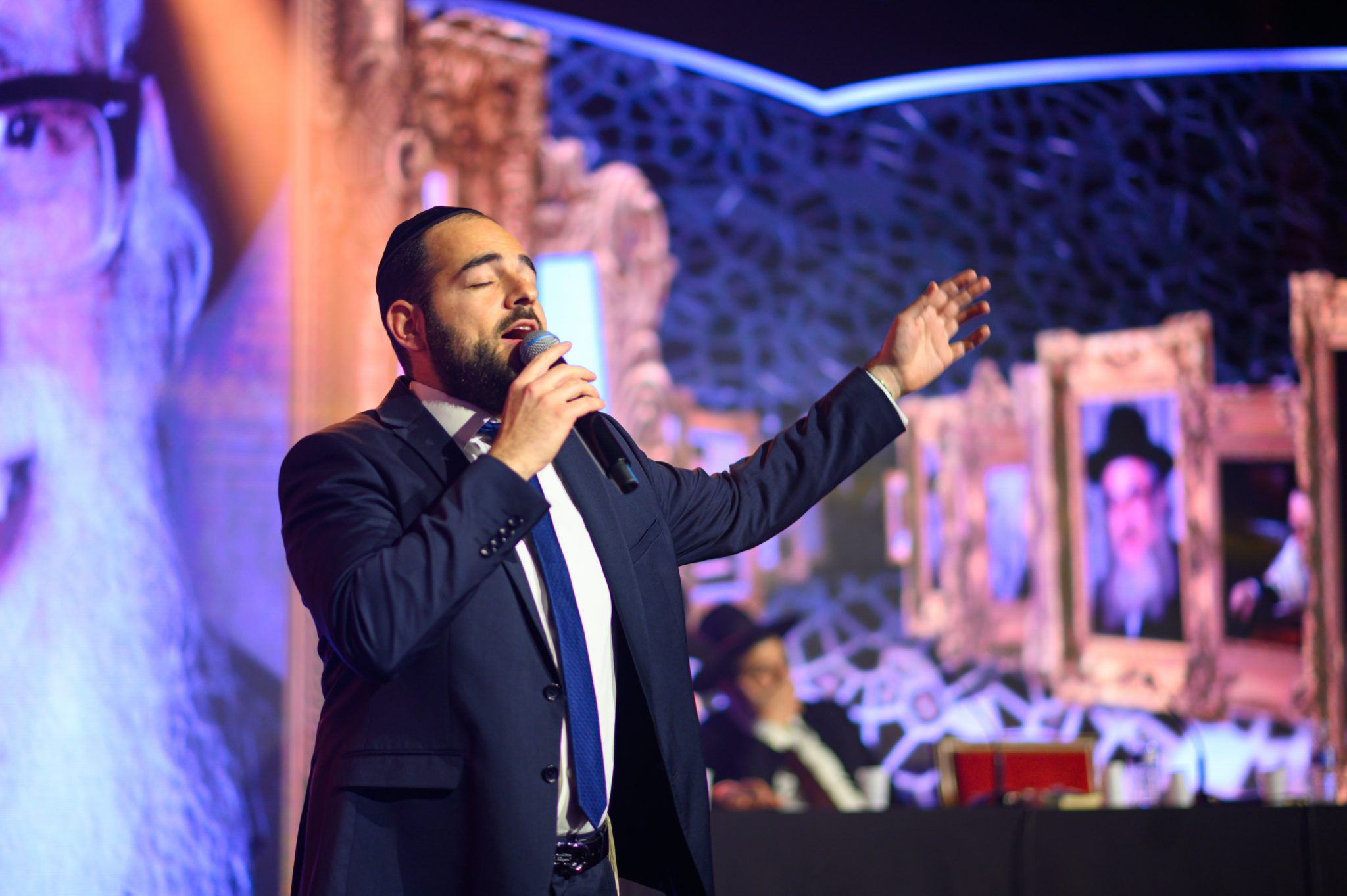 במעמד רב רושם: הרב שלמה קאהן הוכתר כחתן ההלכה של אירופה במעמד רב רושם: הרב שלמה קאהן הוכתר כחתן ההלכה של אירופה