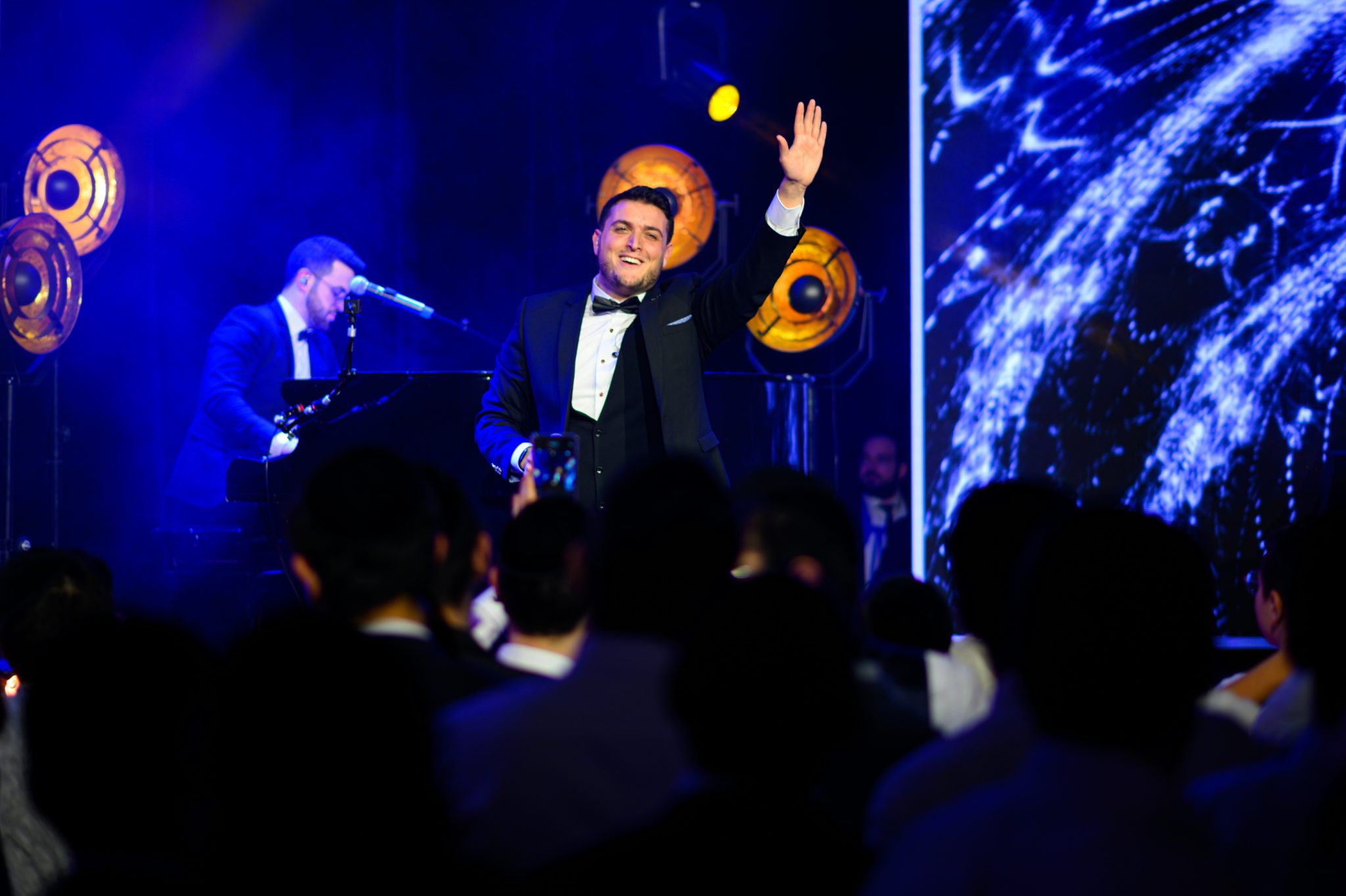 במעמד רב רושם: הרב שלמה קאהן הוכתר כחתן ההלכה של אירופה במעמד רב רושם: הרב שלמה קאהן הוכתר כחתן ההלכה של אירופה