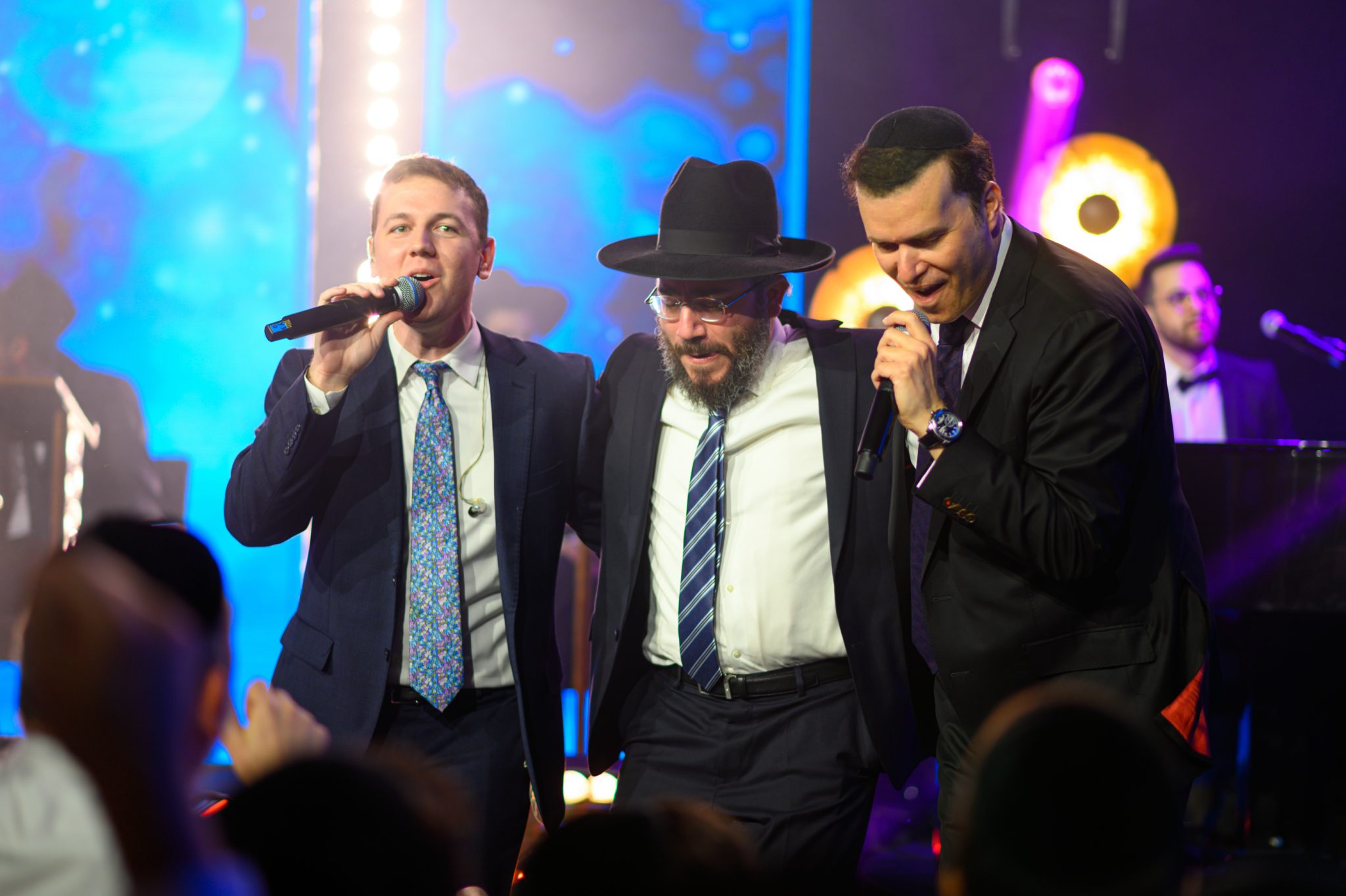 במעמד רב רושם: הרב שלמה קאהן הוכתר כחתן ההלכה של אירופה במעמד רב רושם: הרב שלמה קאהן הוכתר כחתן ההלכה של אירופה