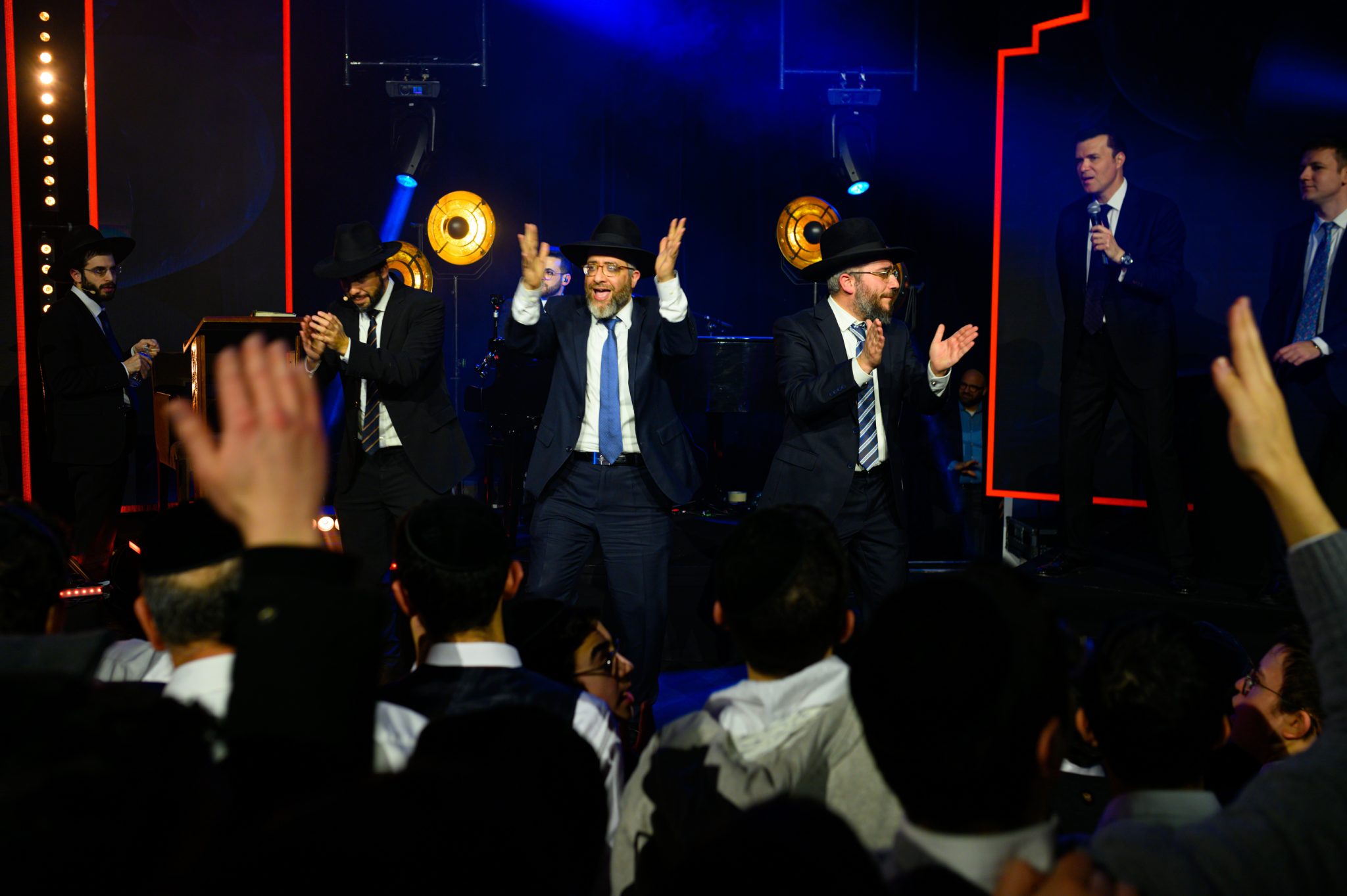 במעמד רב רושם: הרב שלמה קאהן הוכתר כחתן ההלכה של אירופה במעמד רב רושם: הרב שלמה קאהן הוכתר כחתן ההלכה של אירופה