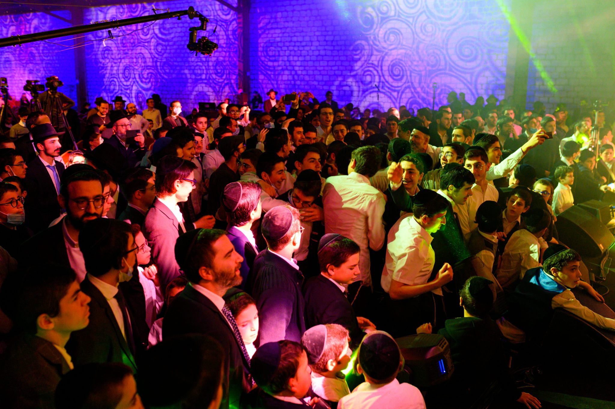 במעמד רב רושם: הרב שלמה קאהן הוכתר כחתן ההלכה של אירופה במעמד רב רושם: הרב שלמה קאהן הוכתר כחתן ההלכה של אירופה