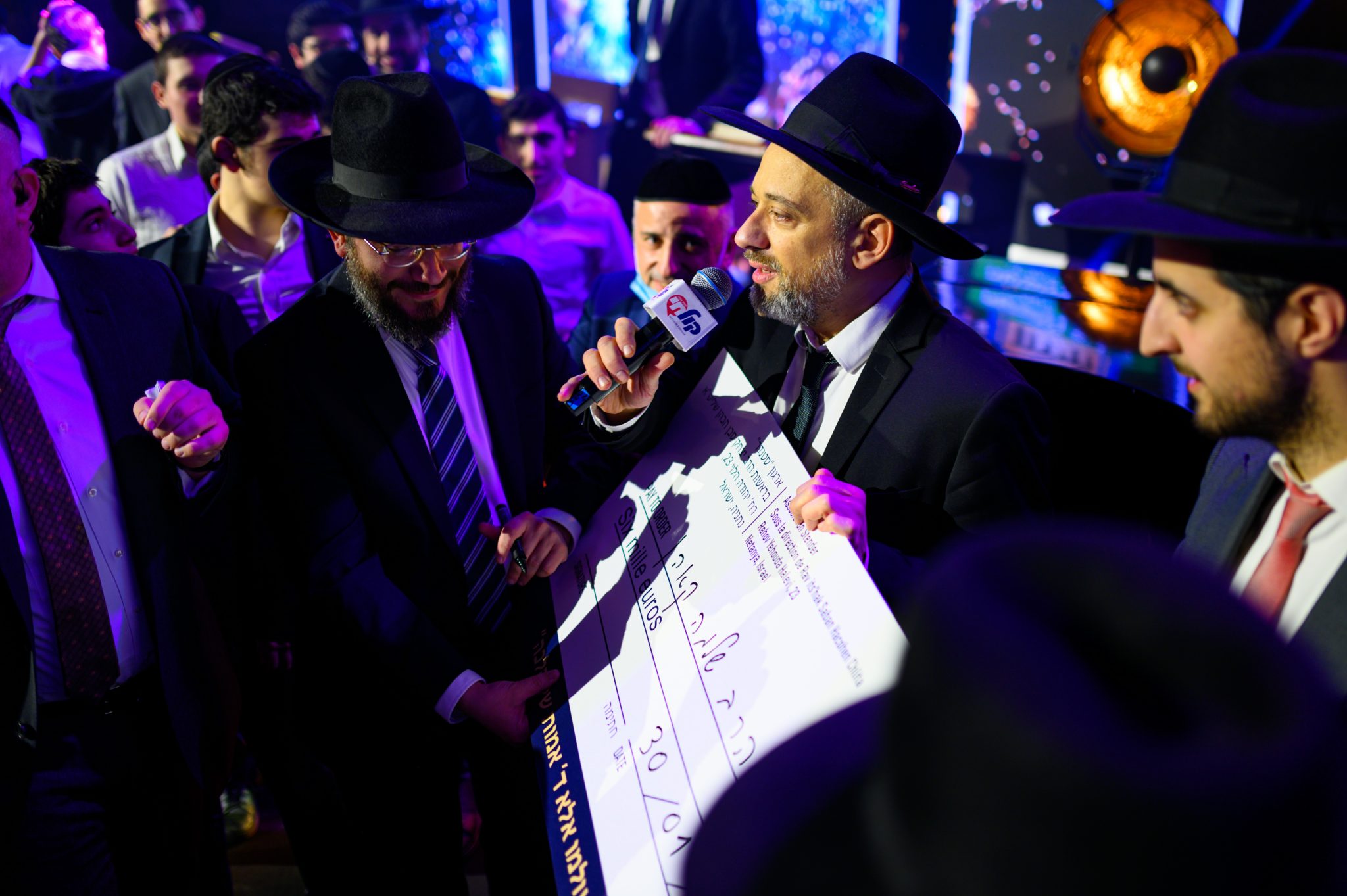 במעמד רב רושם: הרב שלמה קאהן הוכתר כחתן ההלכה של אירופה במעמד רב רושם: הרב שלמה קאהן הוכתר כחתן ההלכה של אירופה